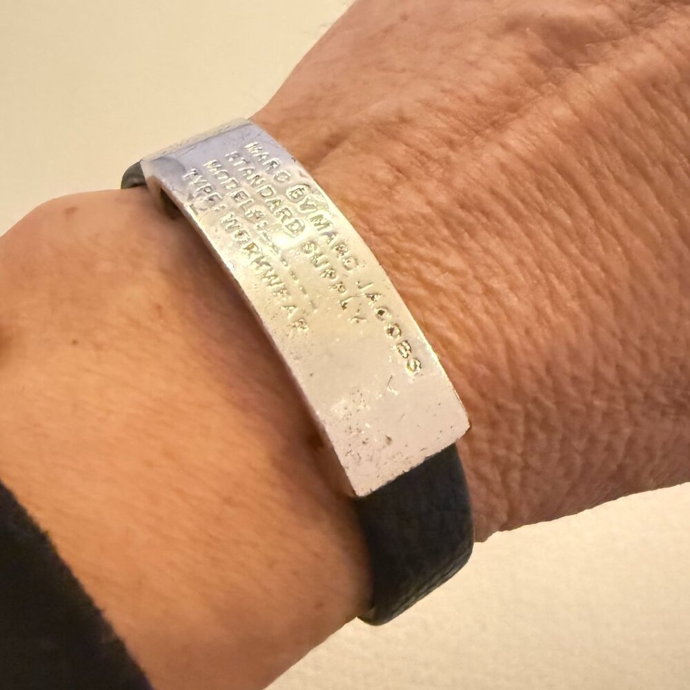 MARC BY MARC JACOBS STANDARD SUPPLY LOGO ID BRACELET BLACK LEATHER SILVER TONE
